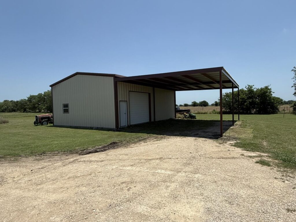 metal barn with utilities. Moody tx.